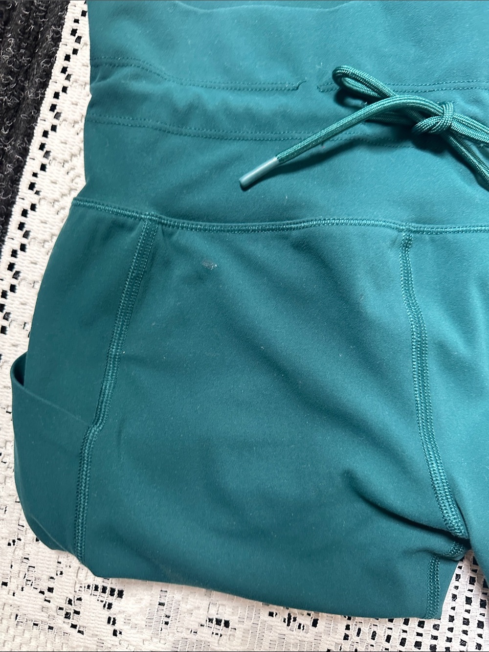 Vuori Daily Pocket Leggings - Picture 3 of 9